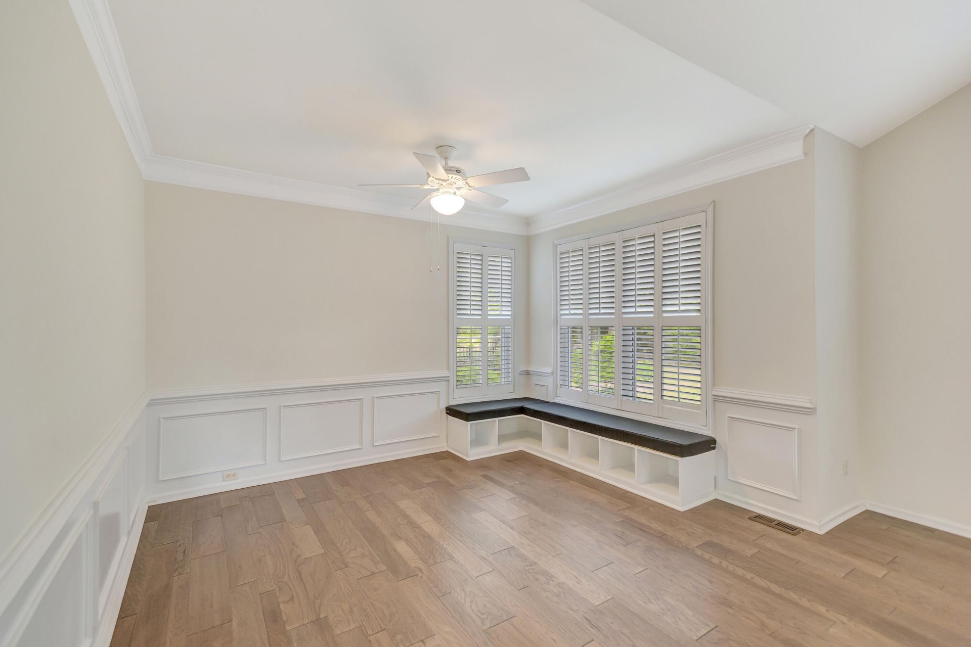 1075 Barfield Street Photo 23