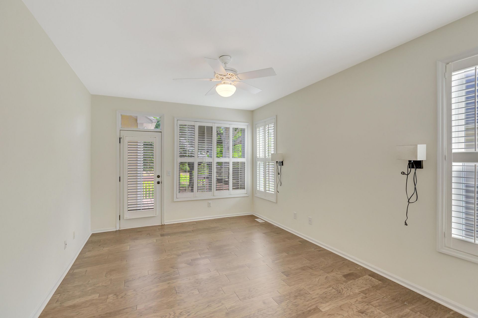 1075 Barfield Street Photo 25