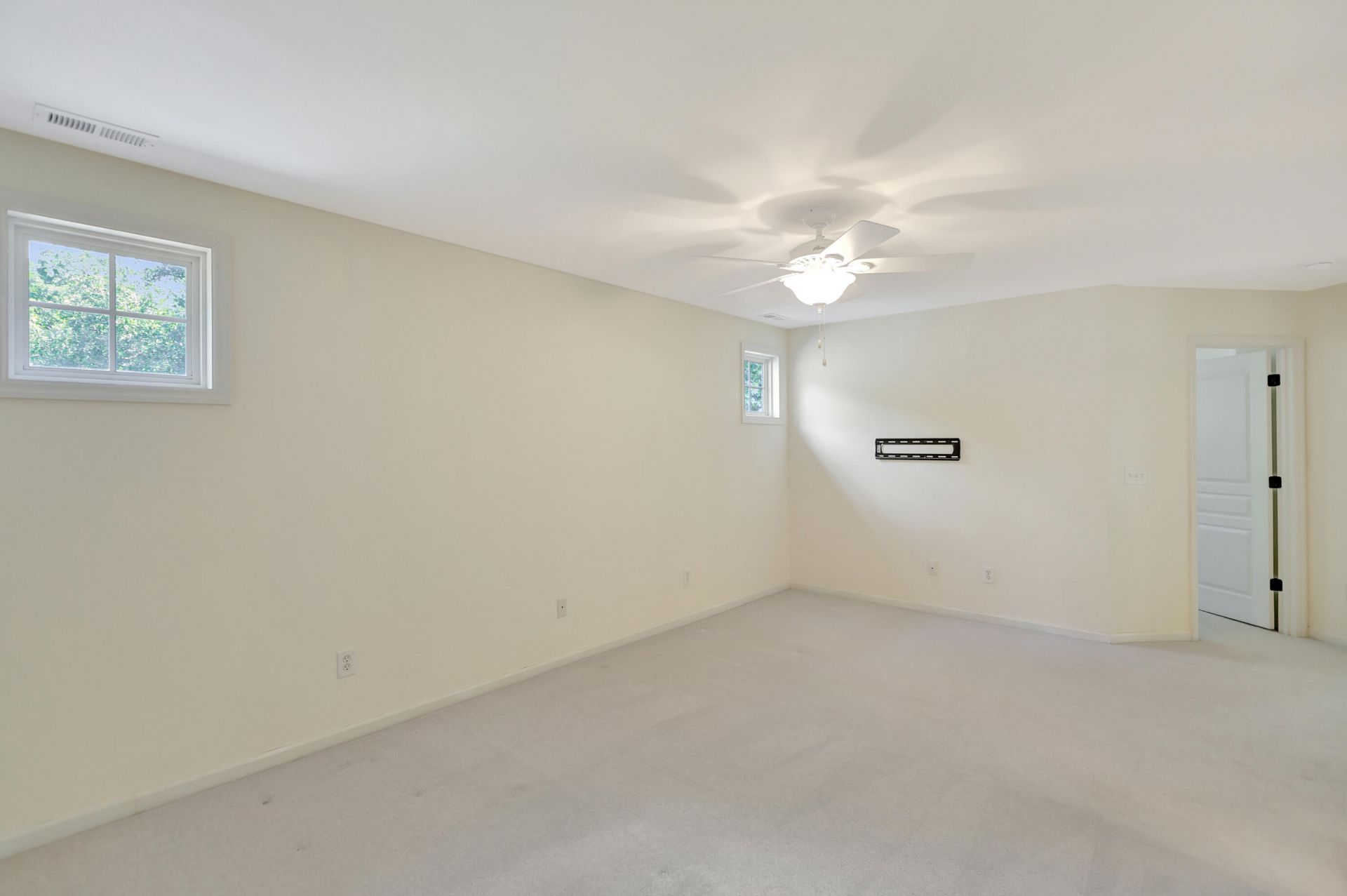 1075 Barfield Street Photo 34