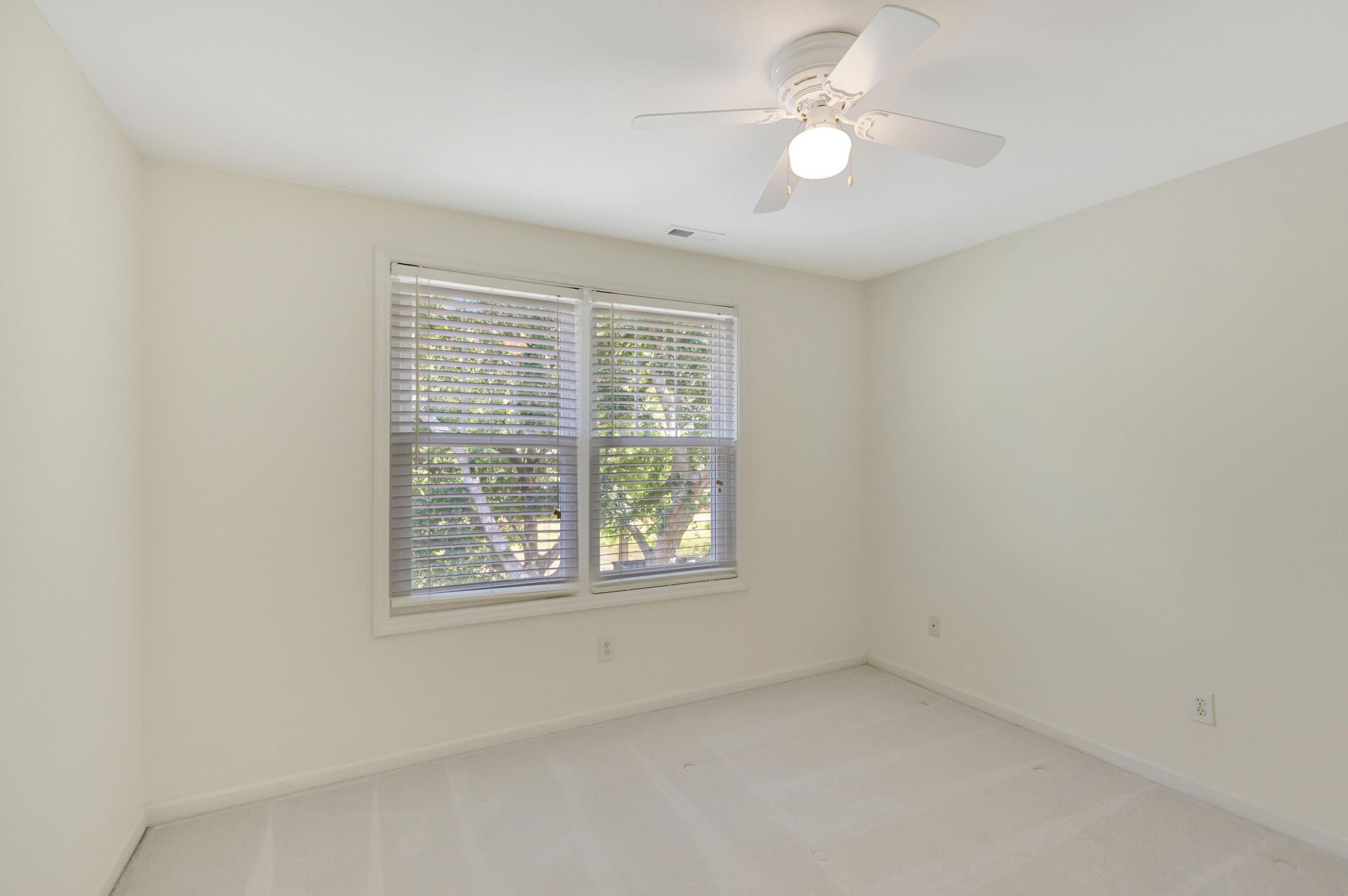 1075 Barfield Street Photo 37