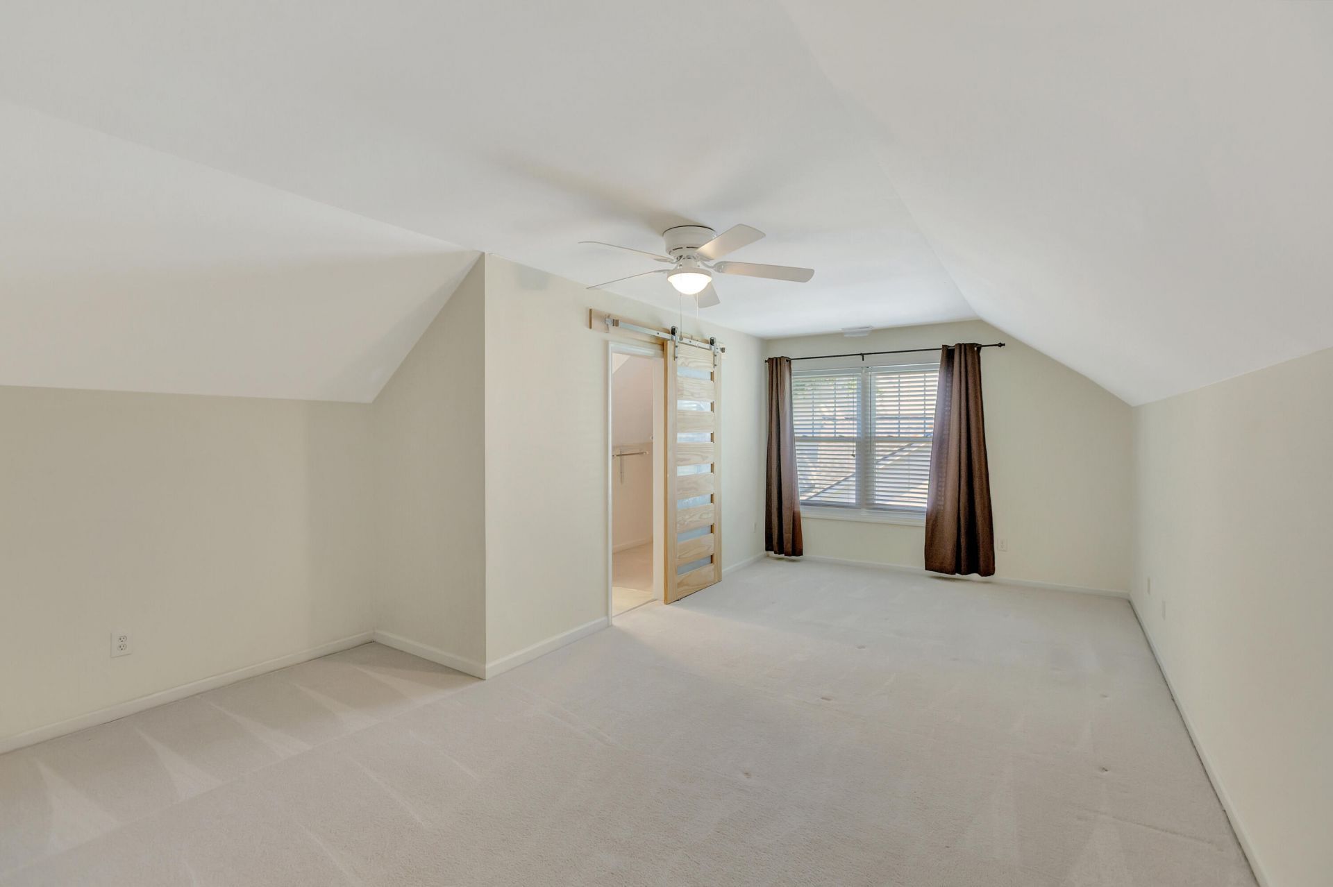 1075 Barfield Street Photo 43
