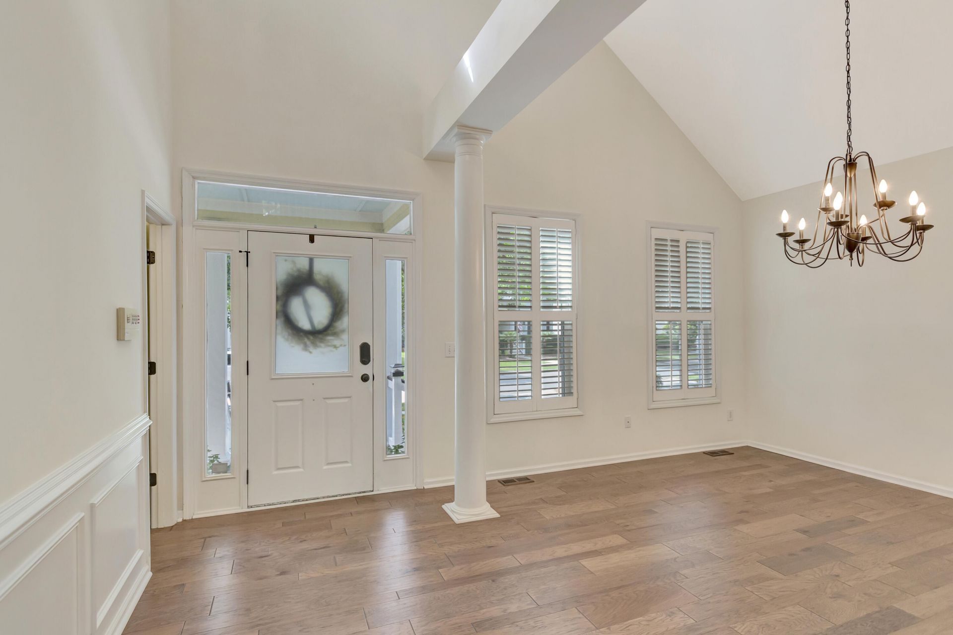 1075 Barfield Street Photo 6