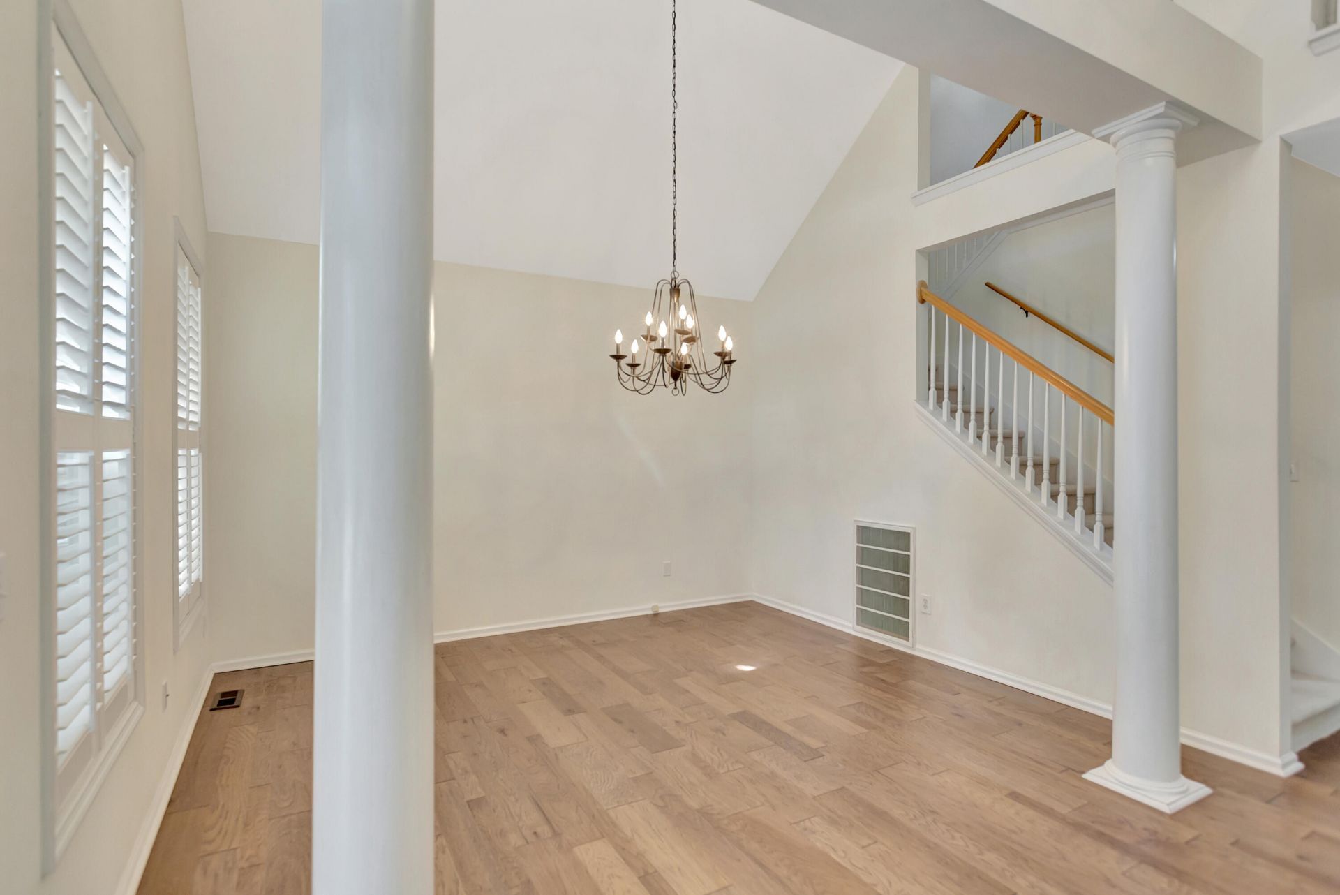1075 Barfield Street Photo 7