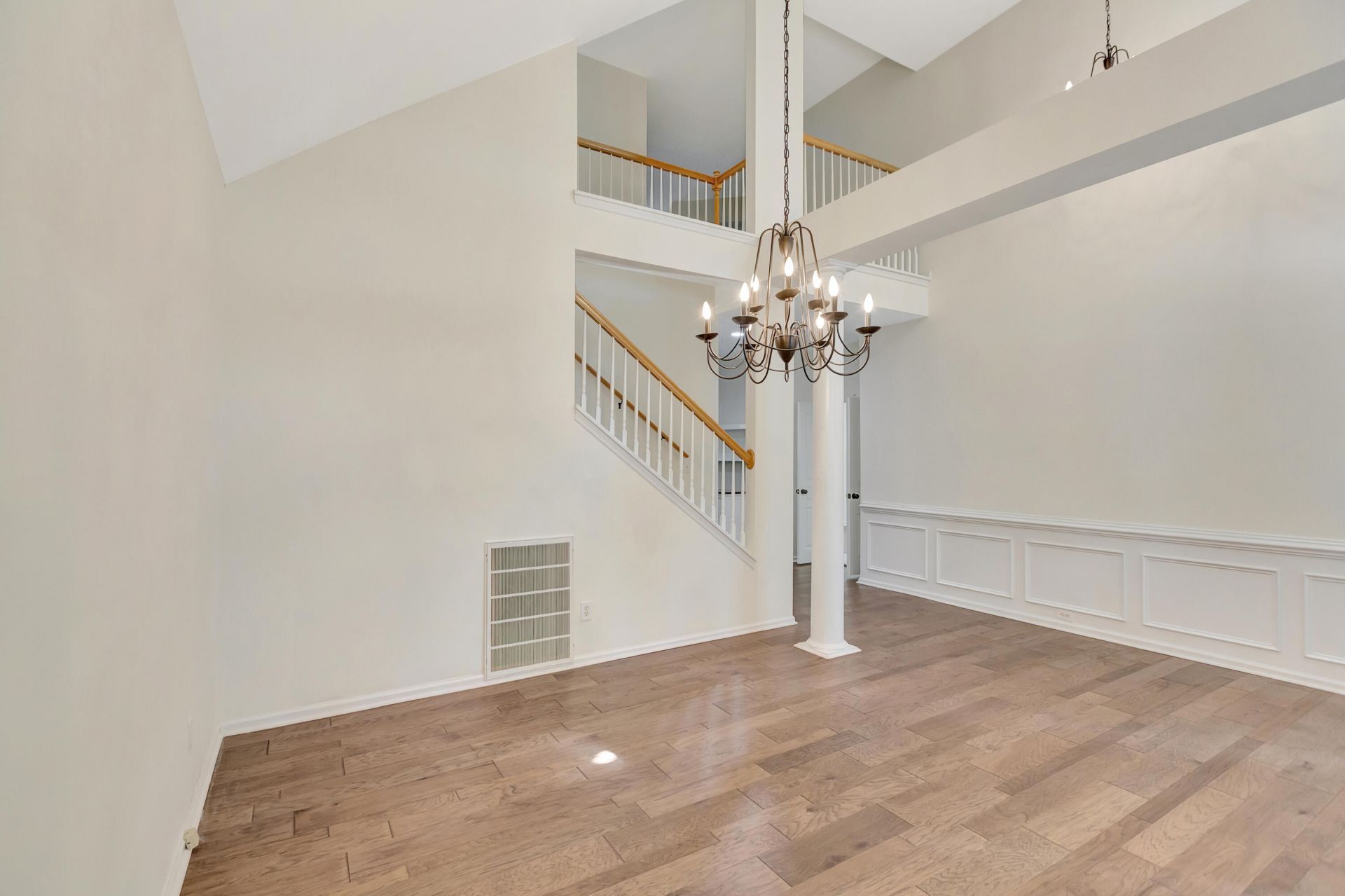1075 Barfield Street Photo 9