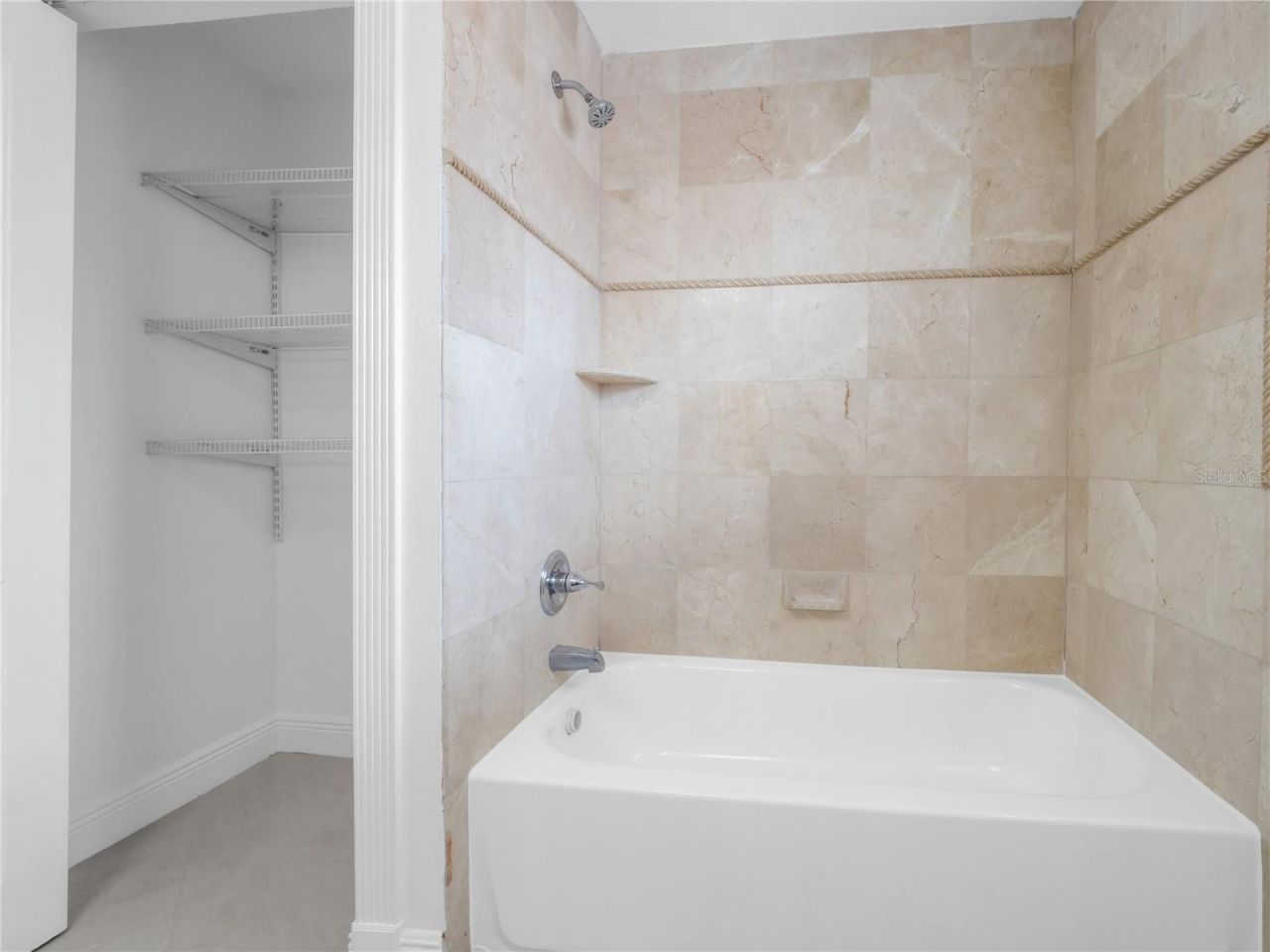3122 W Crest Avenue, Tampa, FL 33614 Photo