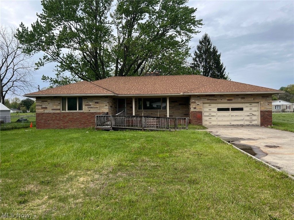 156 Cooper Foster Park Road W, Lorain, OH 44053 Main Photo