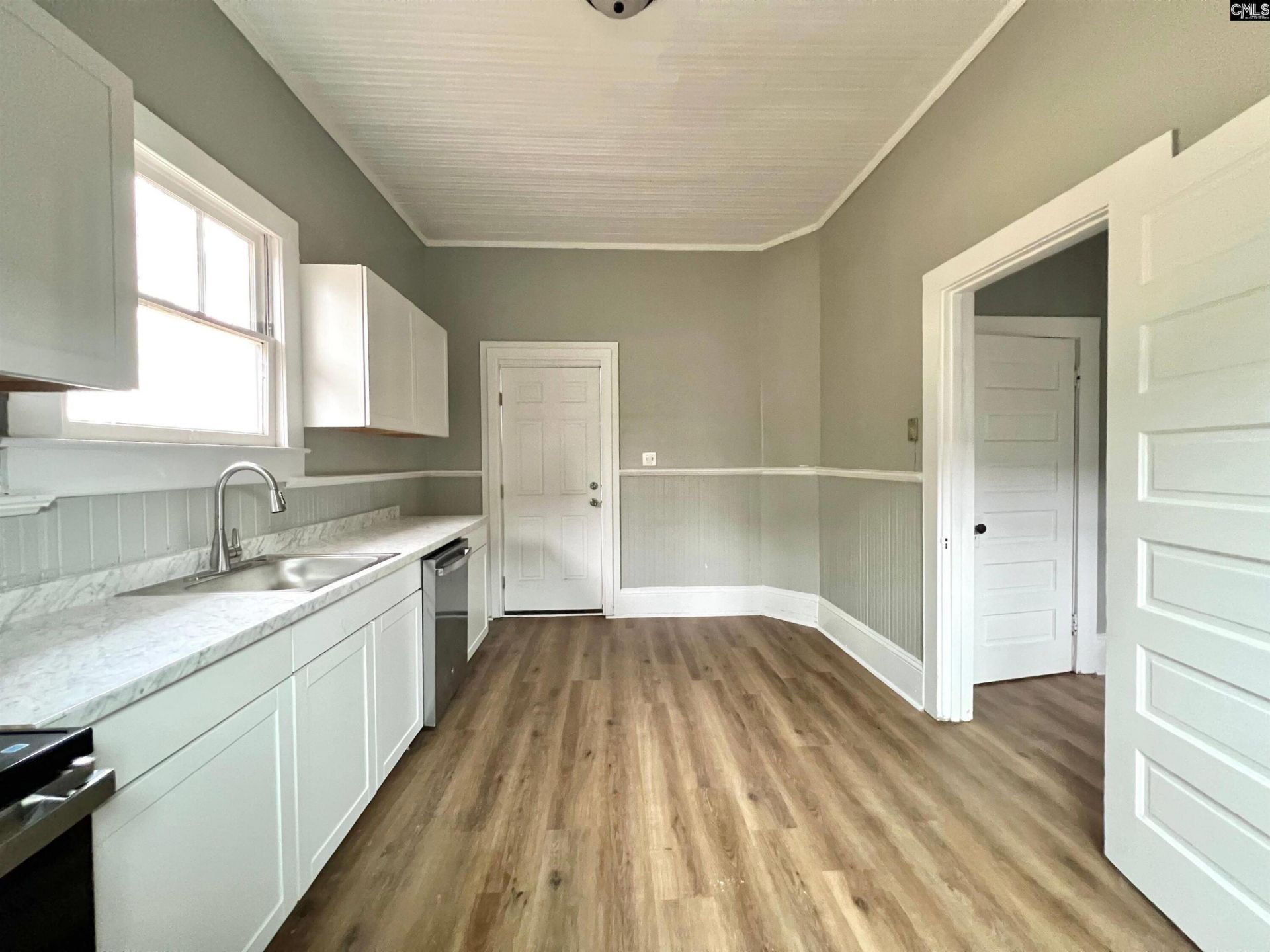 2300 Russell Street Photo 10