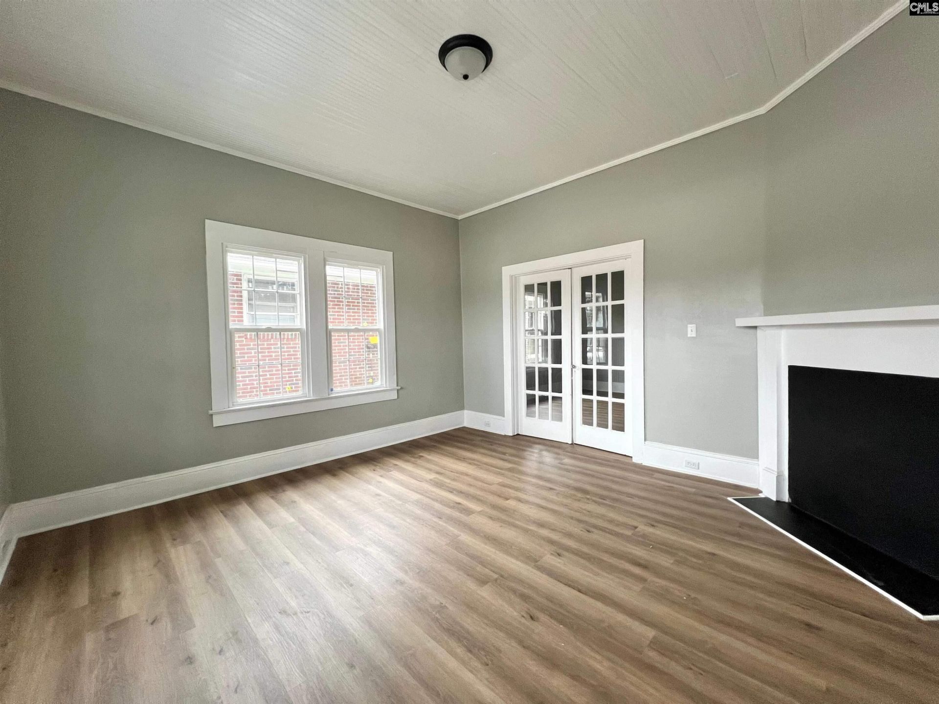 2300 Russell Street Photo 4