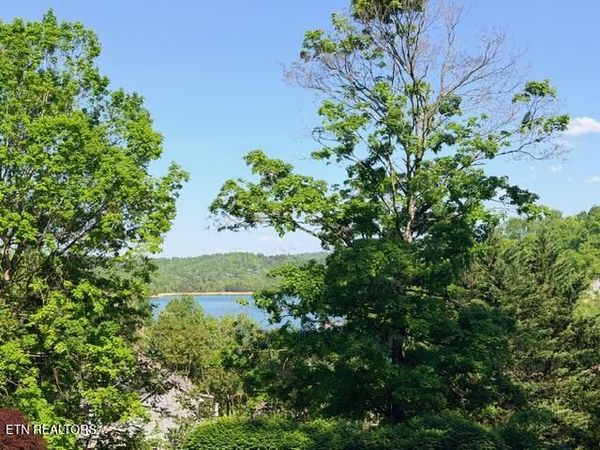 Shanghai Lake Lane, LaFollette, TN 37766
