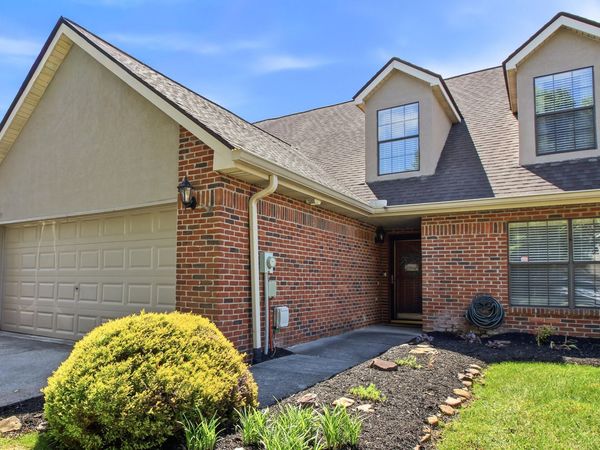 619 Farragut Commons Drive, Knoxville, TN 37934