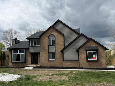 5140 Woodrun Court, West Bloomfield Twp, MI 48323