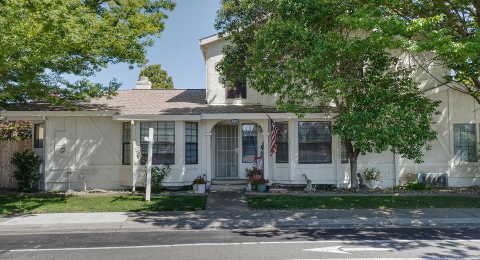 8797 Valley Oak Ln, Elk Grove, CA 95624 Photo