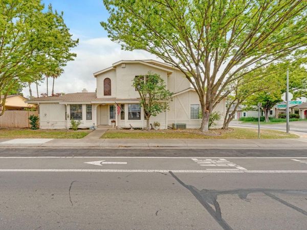 8797 Valley Oak Ln, Elk Grove, CA 95624