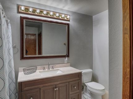 8797 Valley Oak Ln, Elk Grove, CA 95624 Photo