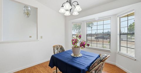 8797 Valley Oak Ln, Elk Grove, CA 95624 Photo