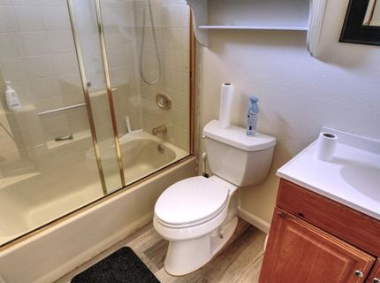 8797 Valley Oak Ln, Elk Grove, CA 95624 Photo