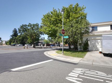 8797 Valley Oak Ln, Elk Grove, CA 95624 Photo