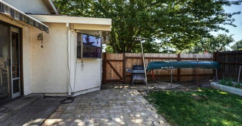 8797 Valley Oak Ln, Elk Grove, CA 95624 Photo