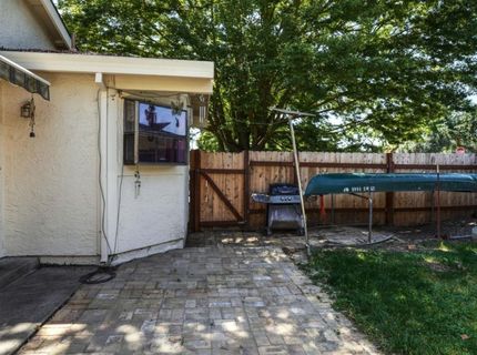 8797 Valley Oak Ln, Elk Grove, CA 95624 Photo