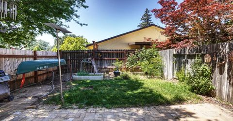 8797 Valley Oak Ln, Elk Grove, CA 95624 Photo