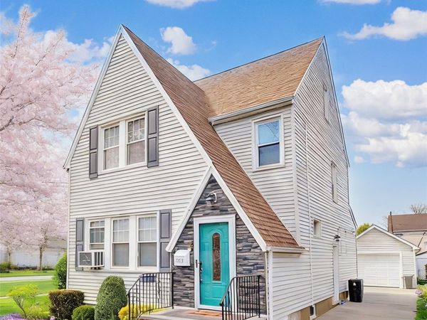 282 Houston Avenue, Mineola, NY 11501