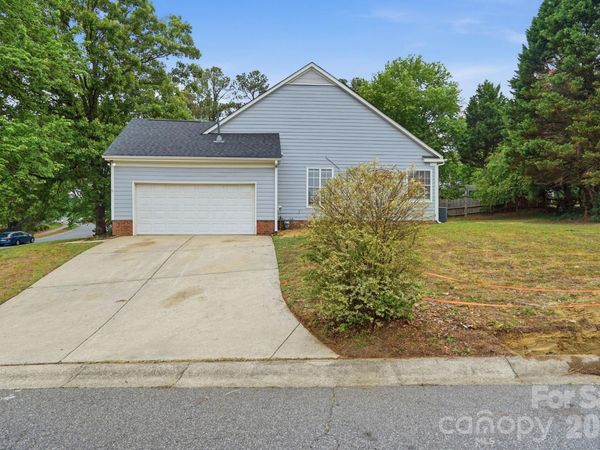 7200 Daerwood Place, Charlotte, NC 28215