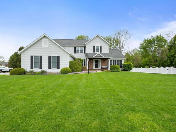60506 Woodstock Drive, South Bend, IN 46614