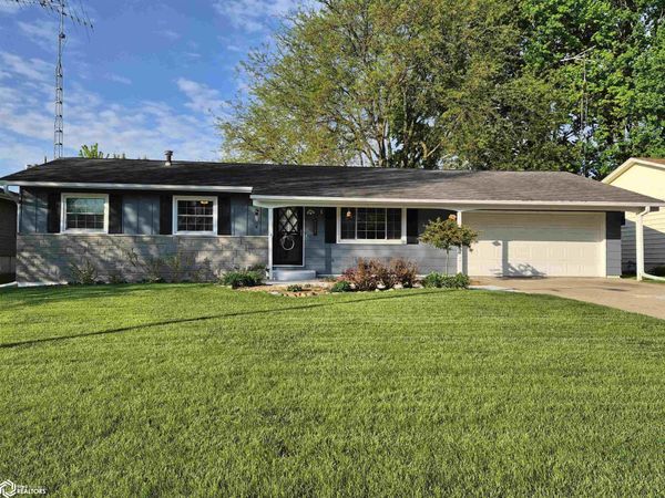 1141 Clearview Drive, Oskaloosa, IA 52577