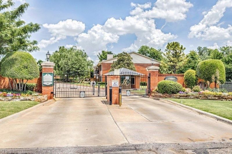 4400 Hemingway Drive, Unit 252, Oklahoma City, OK 73118 Main Photo