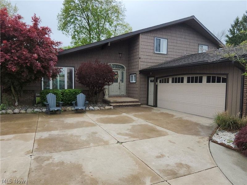 7680 ALDERSYDE Drive, Middleburg Heights, OH 44130 Photo 4