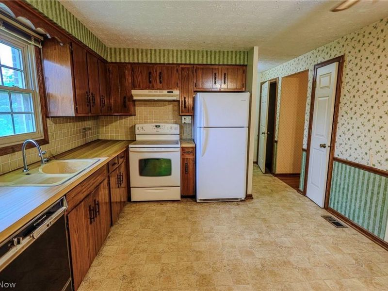 1821 Hiram Street, Louisville, OH 44641 Photo 19