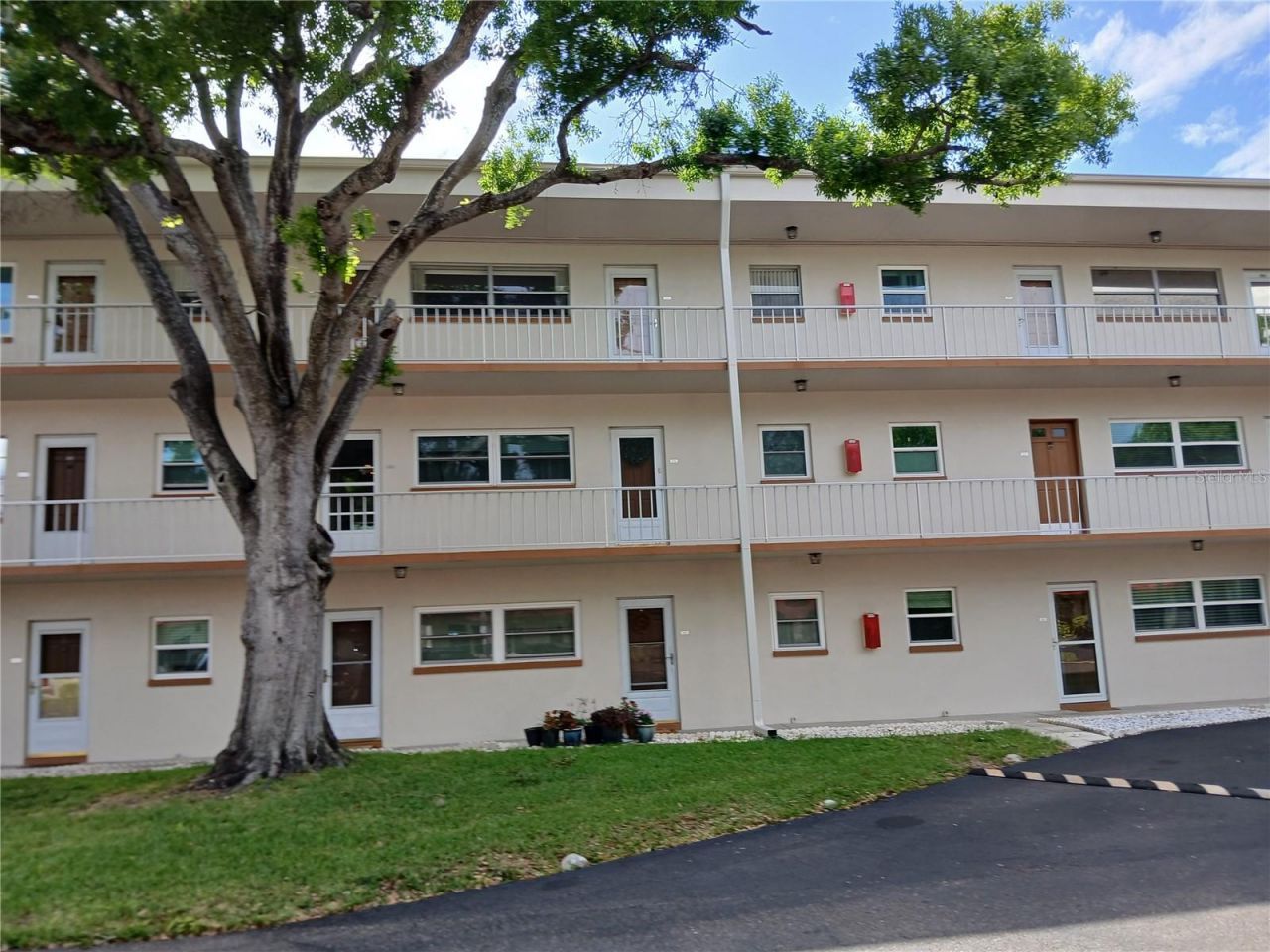 5880 38th Avenue N, Unit 304, Saint Petersburg, FL 33710 Photo