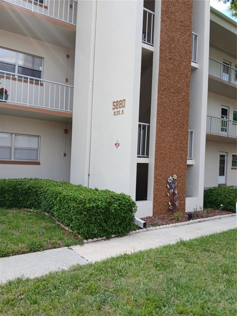 5880 38th Avenue N, Unit 304, Saint Petersburg, FL 33710 Photo