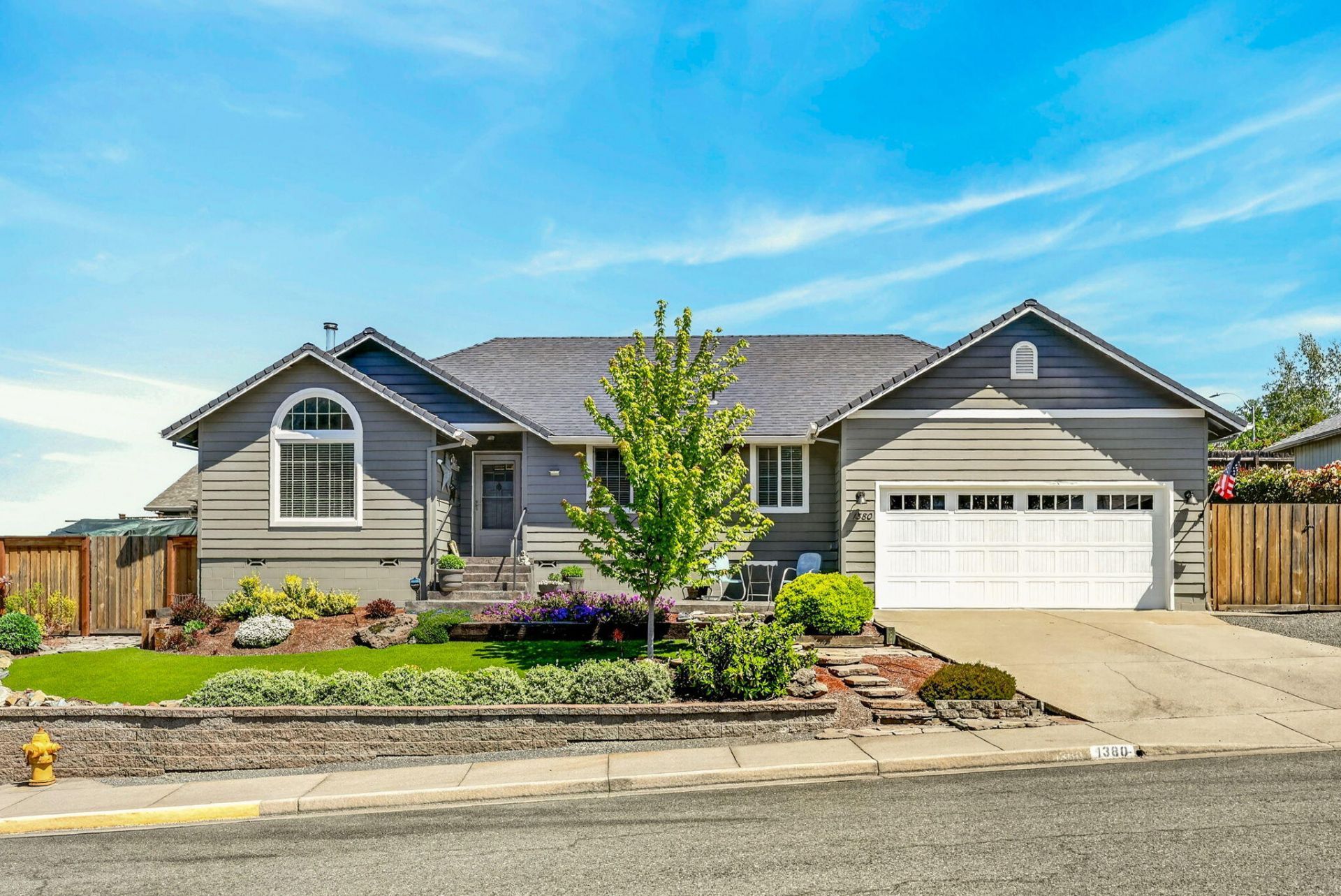 1380 Forestview Drive, Grants Pass, OR 97527 Main Photo