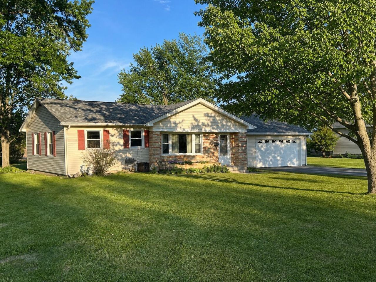 222 Hansberger Avenue, Baltimore, OH 43105 Main Photo
