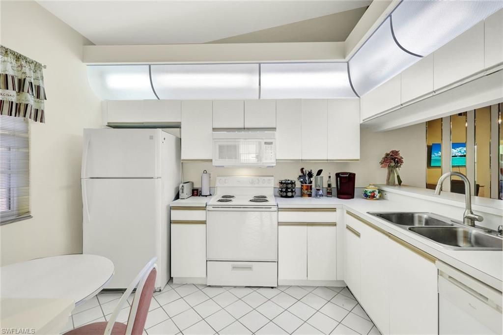 326 Bradstrom Cir , Unit 204F, Naples, FL 34113 Photo