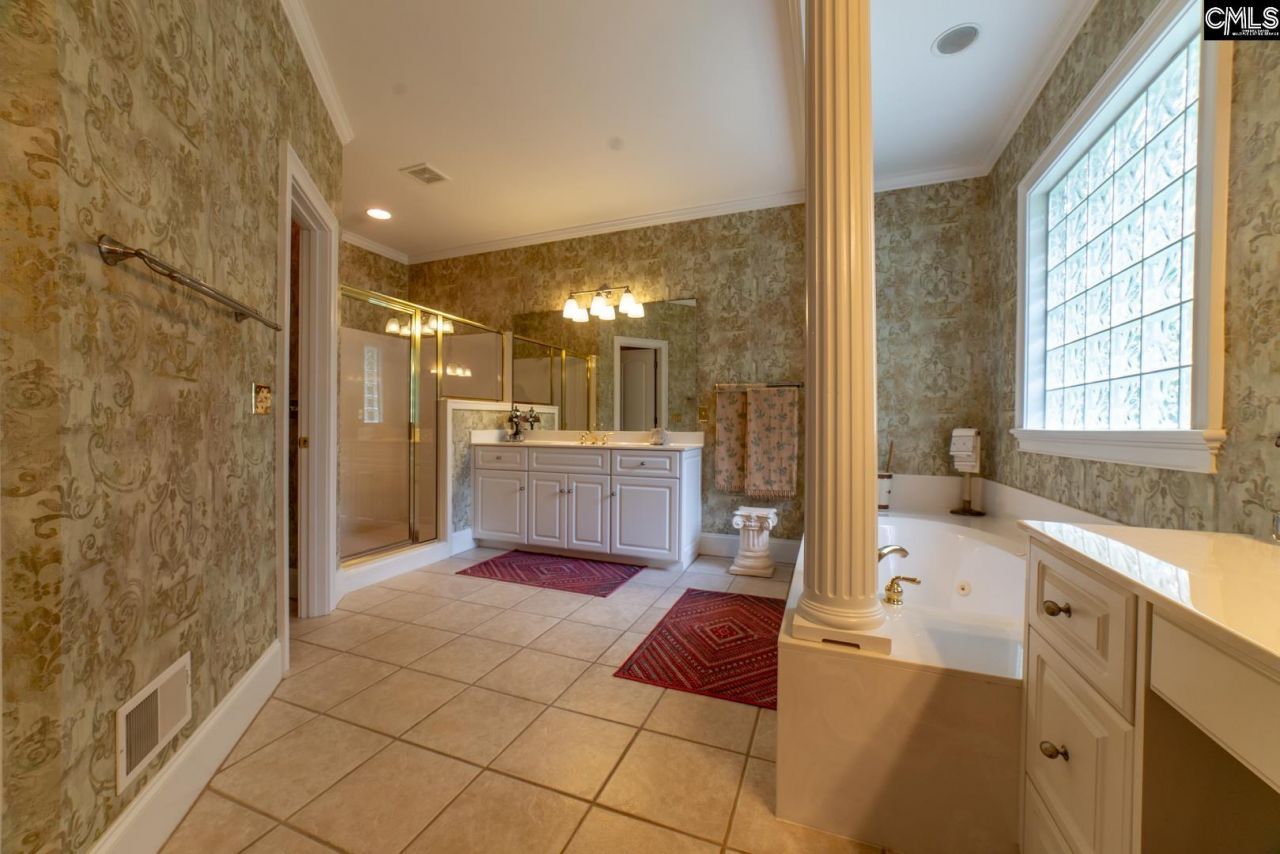 204 Ascot Glen Road Photo 8