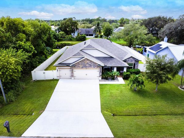 1662 SE North Blackwell Drive, Port St. Lucie, FL 34952