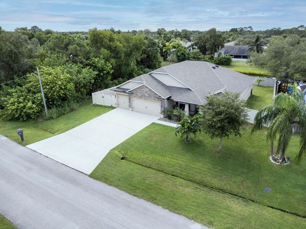 1662 SE North Blackwell Drive, Port St. Lucie, FL 34952