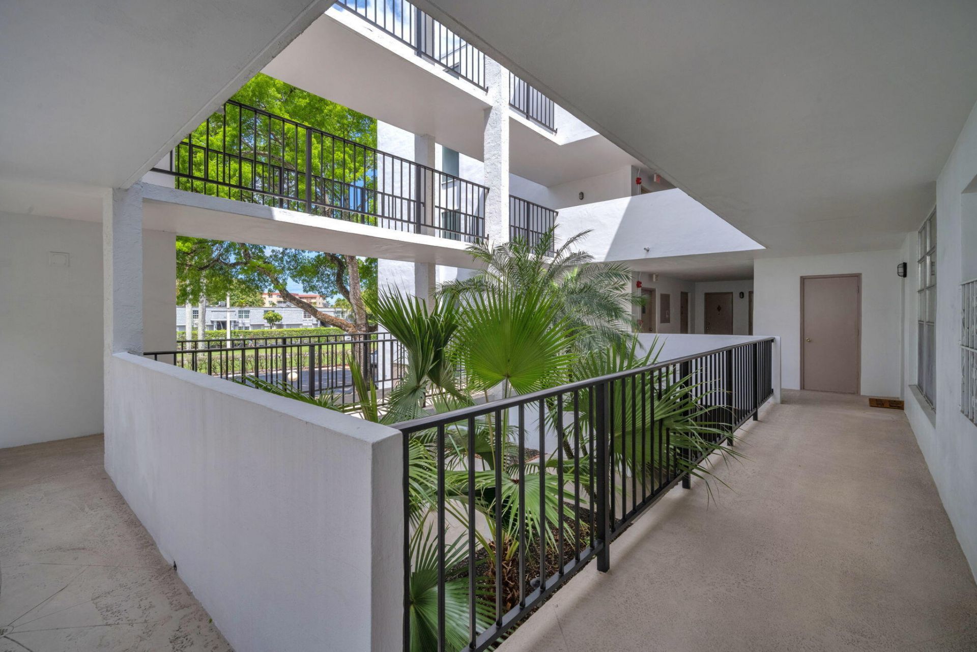 6921 Cypress Road, Unit Apt B19, Plantation, FL 33317 Photo