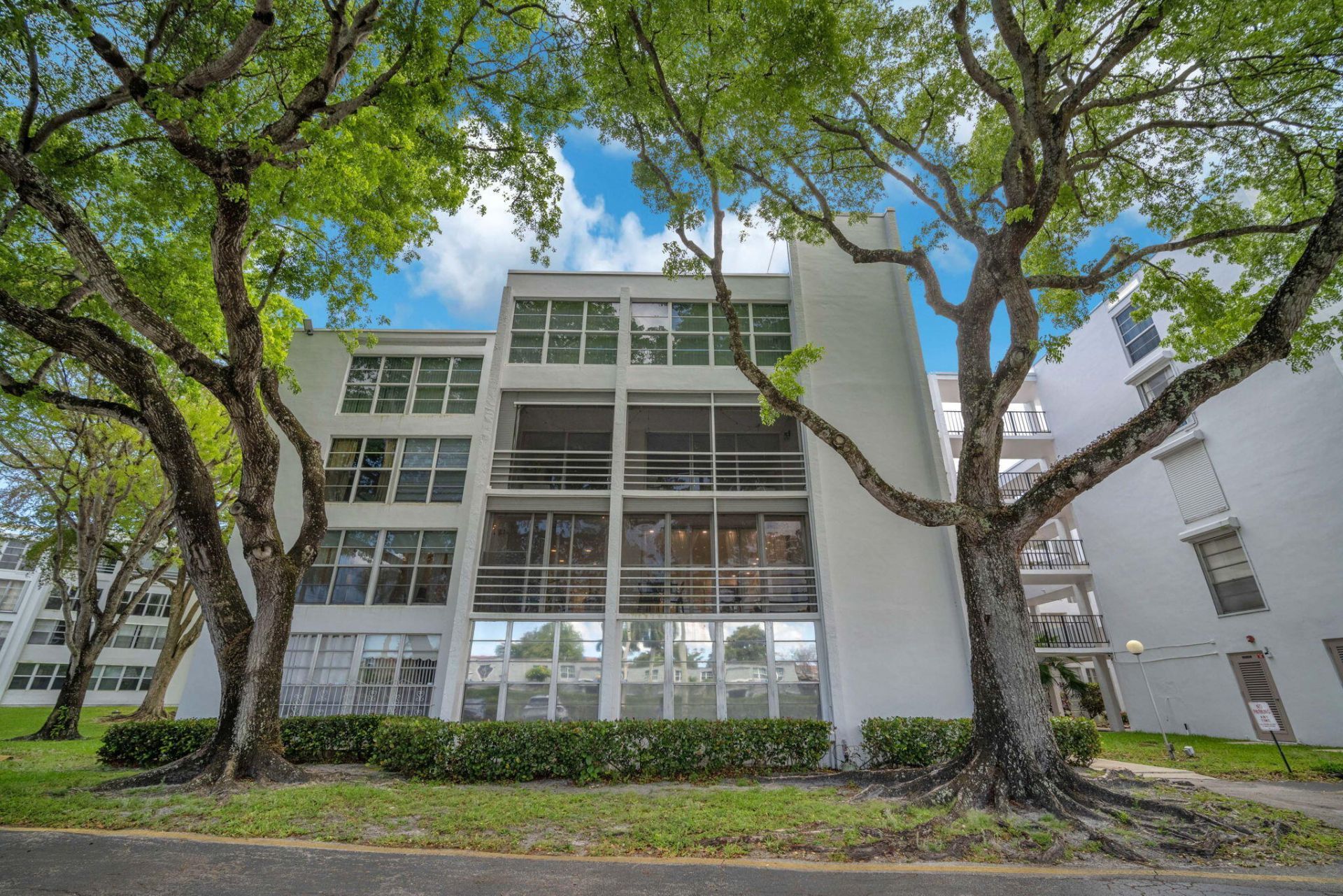 6921 Cypress Road, Unit Apt B19, Plantation, FL 33317 Photo