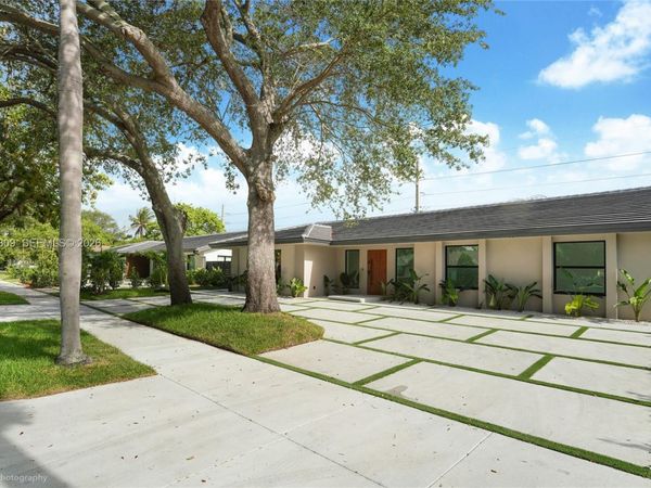 21490 Highland Lakes Blvd , Miami, FL 33179