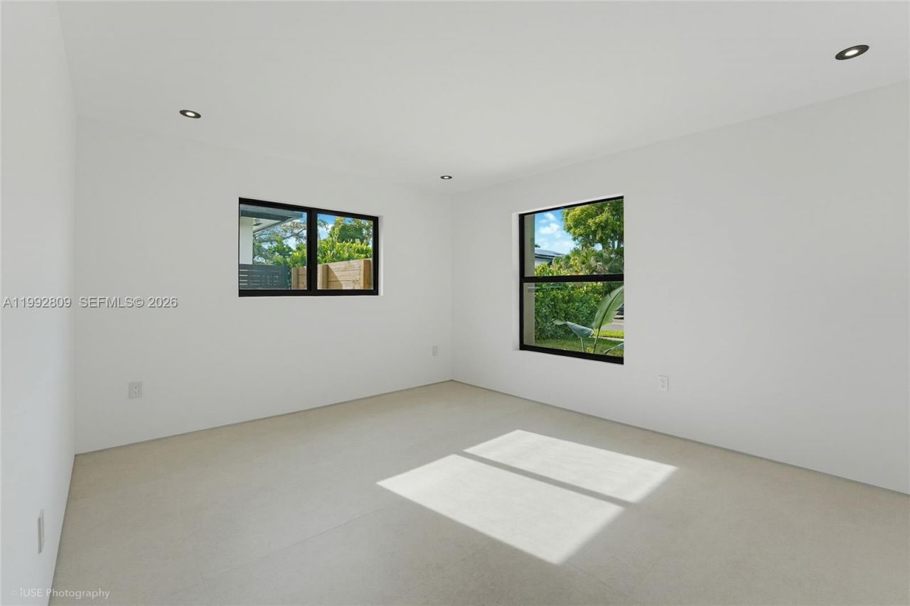 21490 Highland Lakes Blvd , Miami, FL 33179 Photo