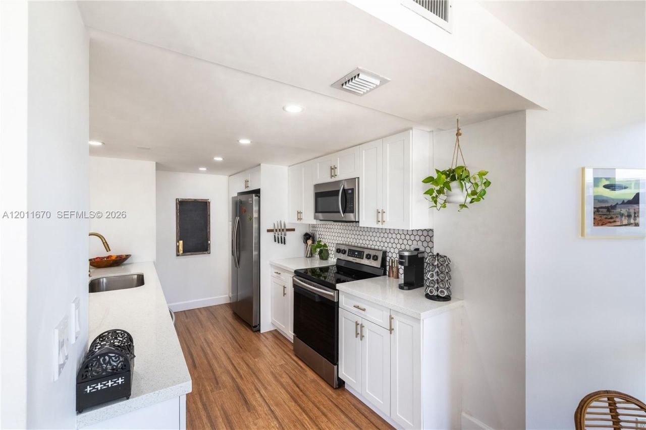 4000 Towerside Ter , Unit 308, Miami, FL 33138 Photo
