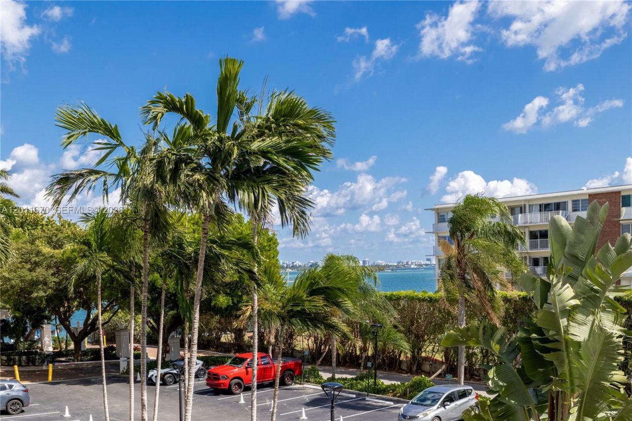 4000 Towerside Ter , Unit 308, Miami, FL 33138 Photo