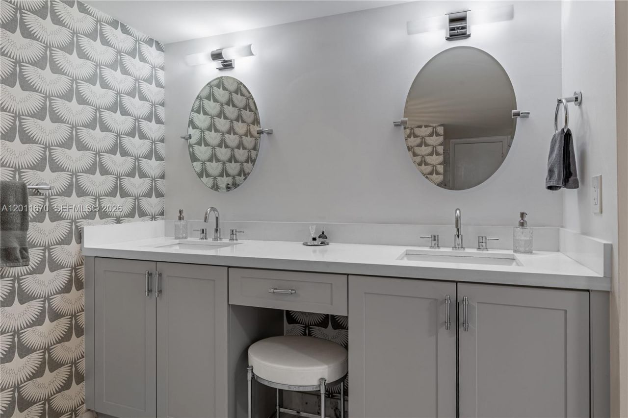 4000 Towerside Ter , Unit 308, Miami, FL 33138 Photo