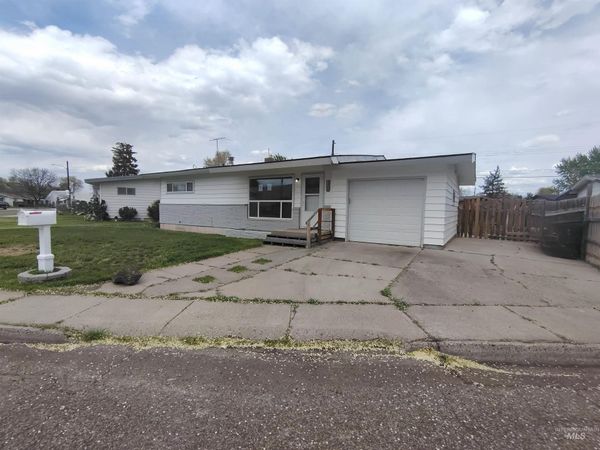 1150 N 9th E, Mountain Home, ID 83647