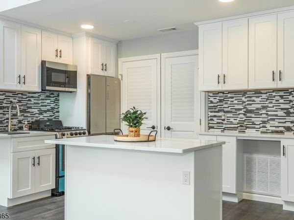 5 Gray Rock Dr, Vernon, NJ 07462
