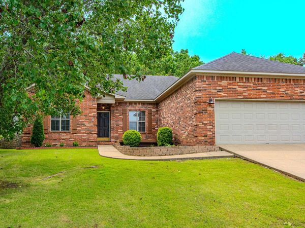 26 Emerald Drive , Maumelle, AR 72113