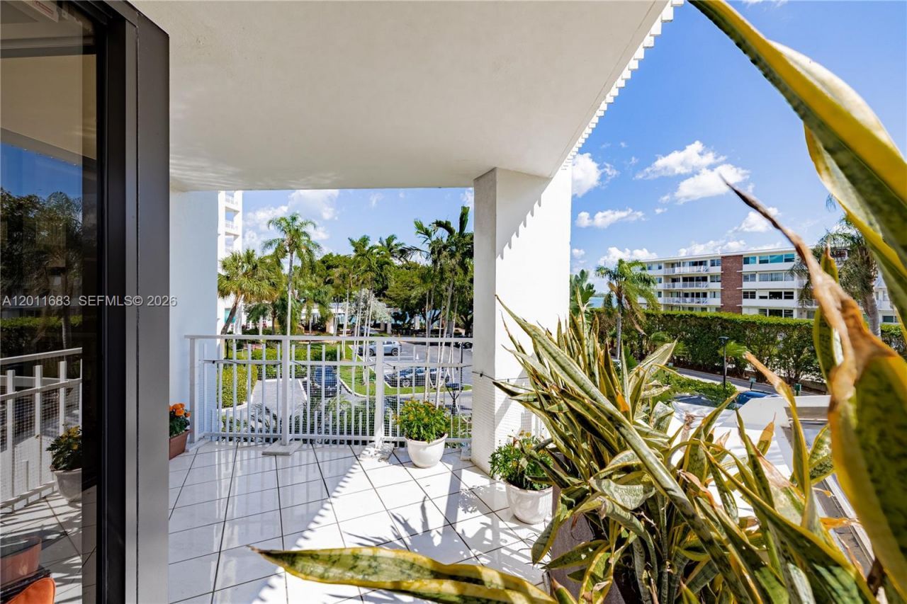 4000 Towerside Ter , Unit 308, Miami, FL 33138 Photo